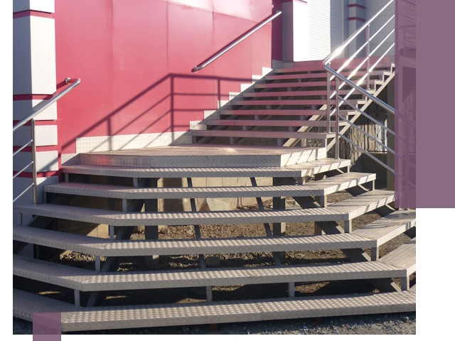 Лестницы для магазина в Керчи — изготовление и монтаж