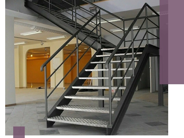 Лестницы для офиса в Керчи: изготовление, монтаж, демонтаж