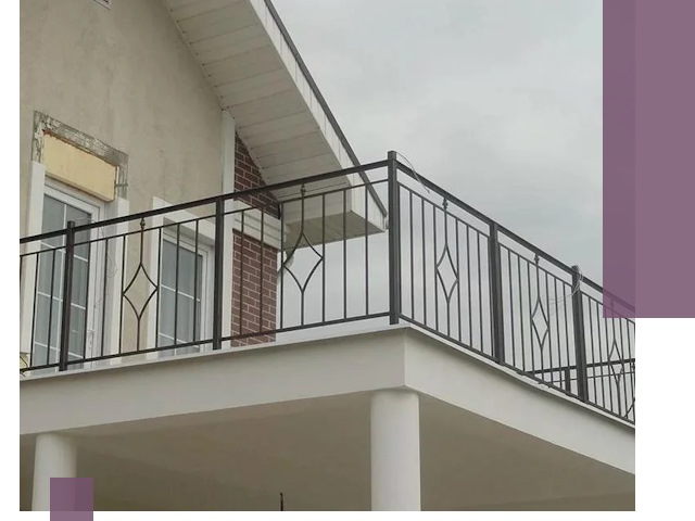 Изготовление балконных ограждений в Керчи из металла и стекла