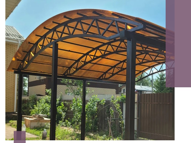 Изготовление навесов под ключ в Керчи из качественных материалов