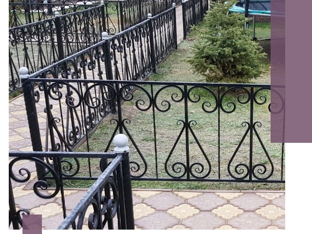 Кованые газонные ограждения под ключ в Керчи